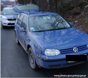Dzielnicowi zatrzymali do kontroli drogowej kierującego VW