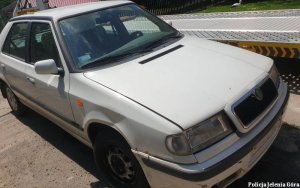 Pojazd Skoda odzyskany przez jeleniogórskich policjantów